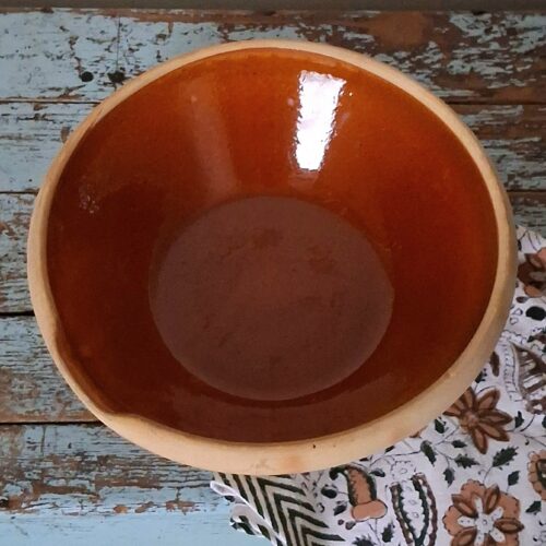 Smukt gammelt dejfad med hældetud