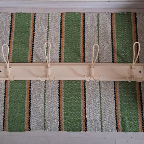 Flot gammel creme knagerække med 4 knager