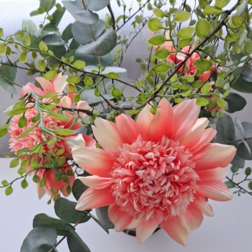 Stor Dahlia – flot orange blomsterstilk