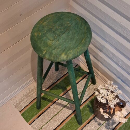 Robust høj skammel – grønbejdset