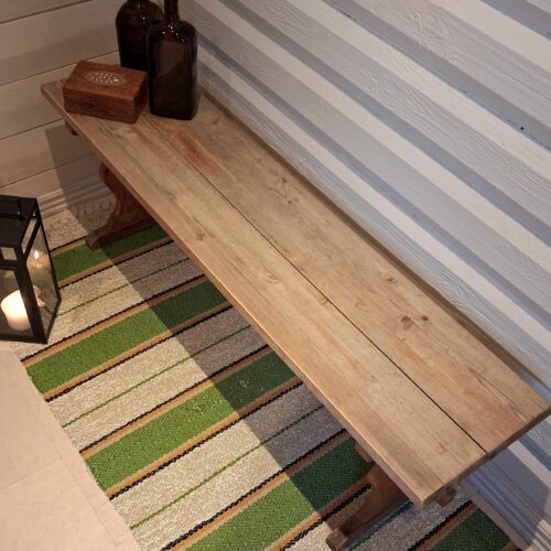 Flot og solid bænk med fin patina