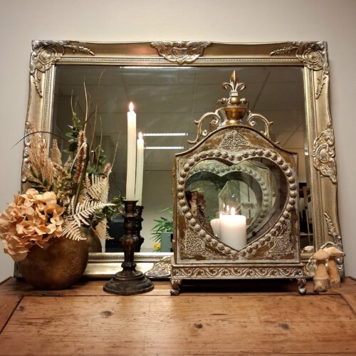 Flot facetslebet spejl i romantisk ramme