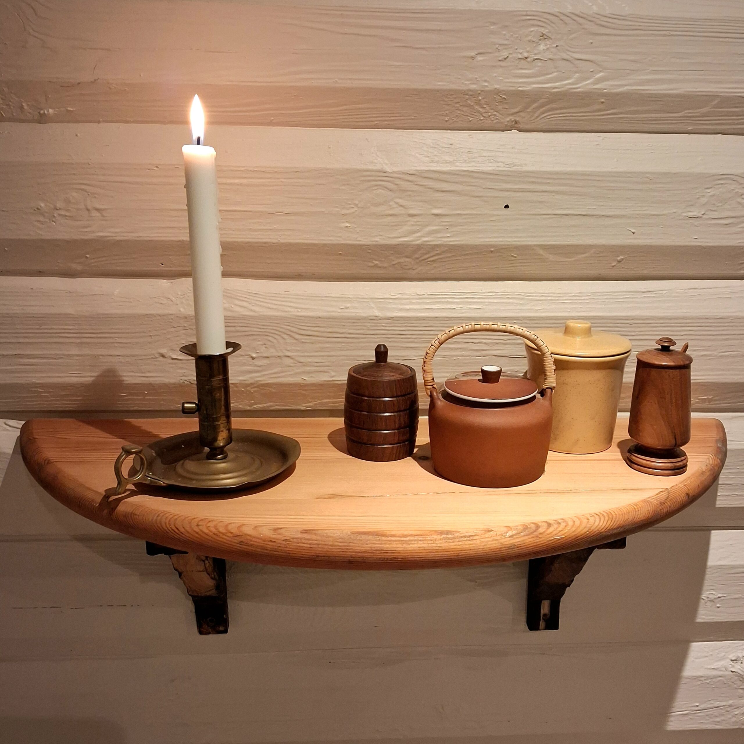 Hylde af gammel bordplade