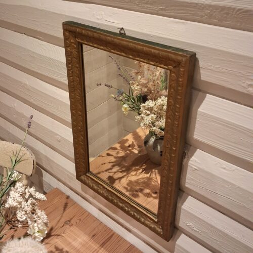 Fint spejl med antikguld ramme – i flot stand