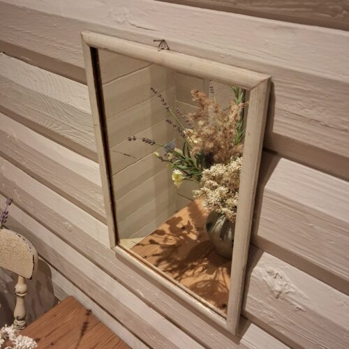 Lille hvidmalet spejl med skøn patina