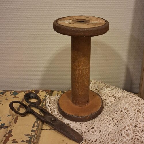 Stor gammel fransk trisse i træ – sød og dekorativ