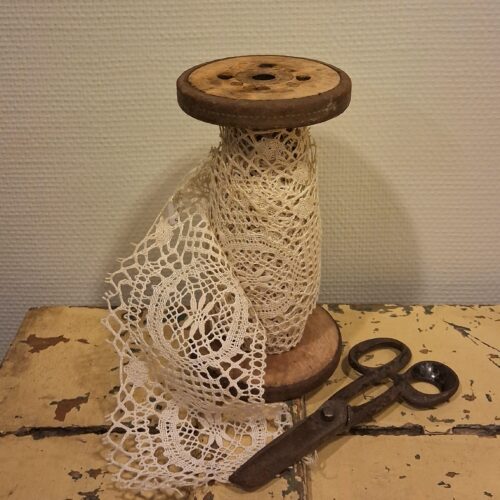 Stor gammel fransk trisse i træ – sød og dekorativ