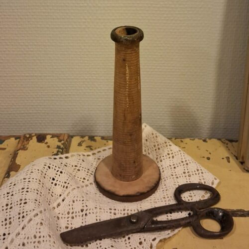 Stor gammel fransk trisse i træ – sød og dekorativ