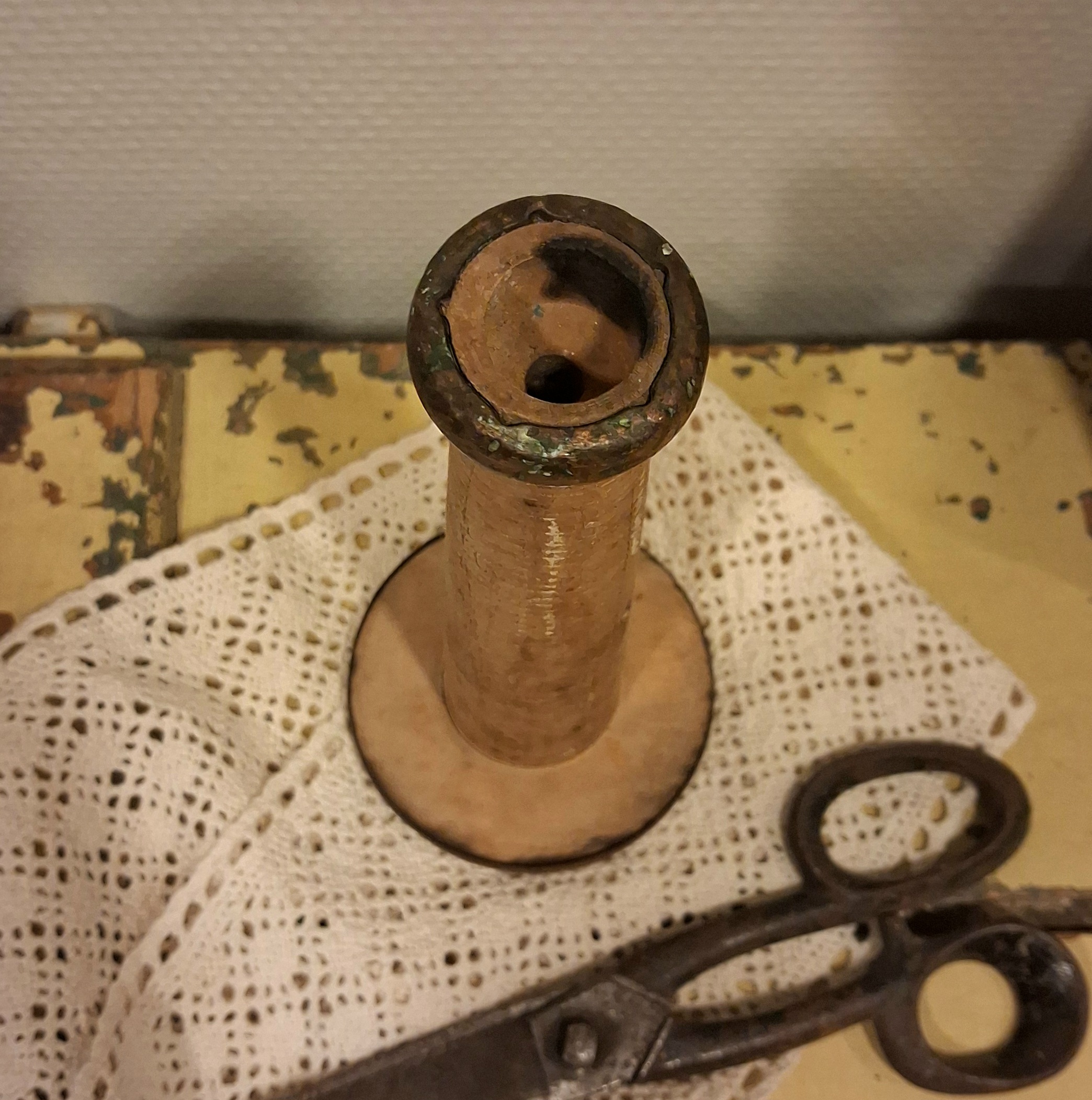 Stor gammel fransk trisse i træ