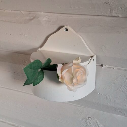 Hvidmalet saltkar i træ med låg – i fin stand