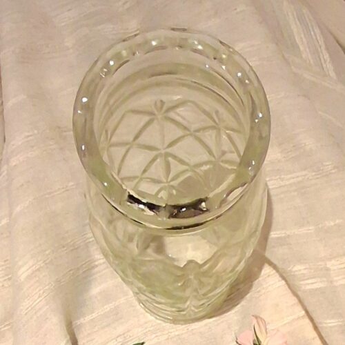 Smuk stor hospitals vase – i flot stand