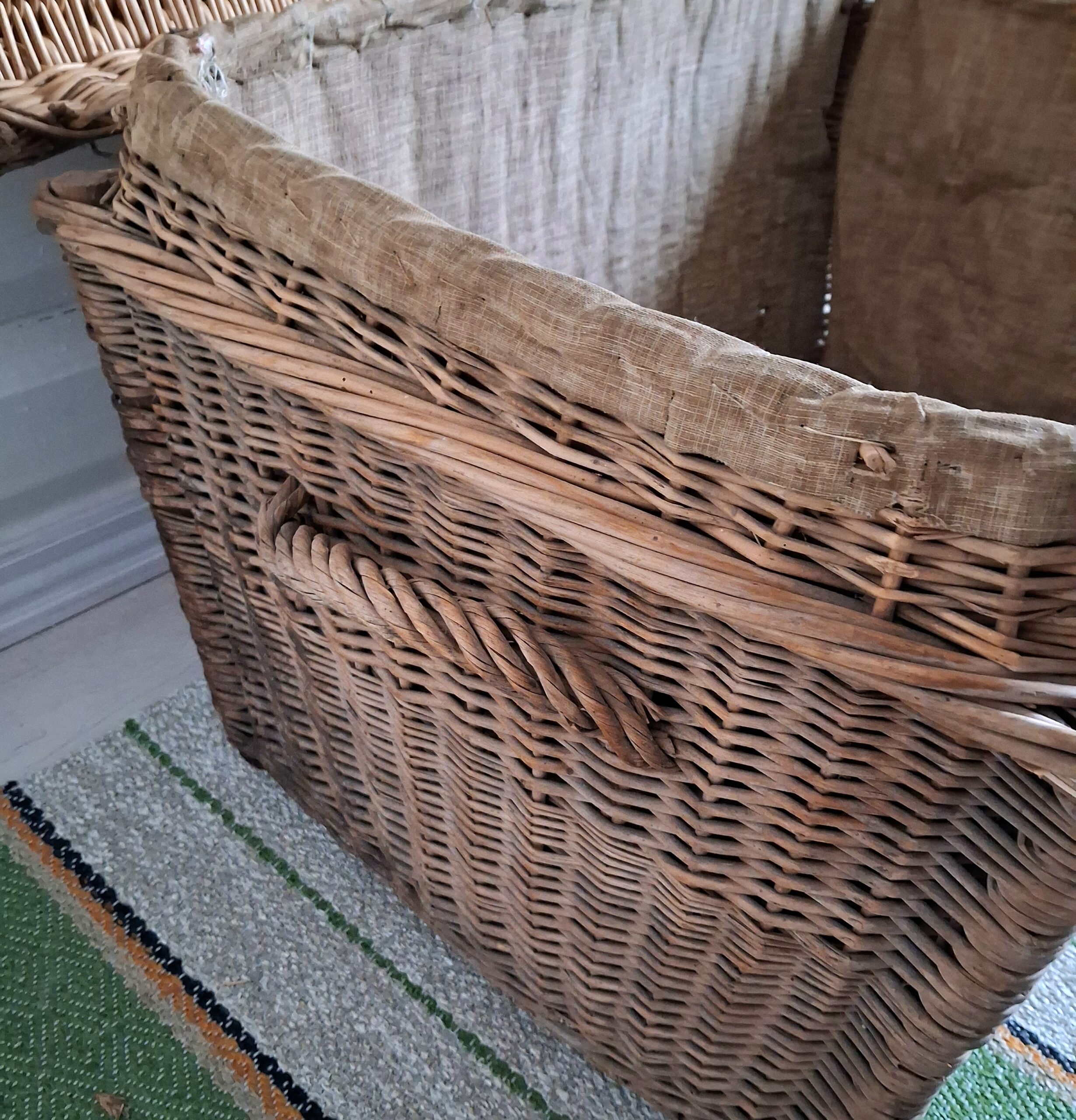 Gammel fransk kurvekuffert