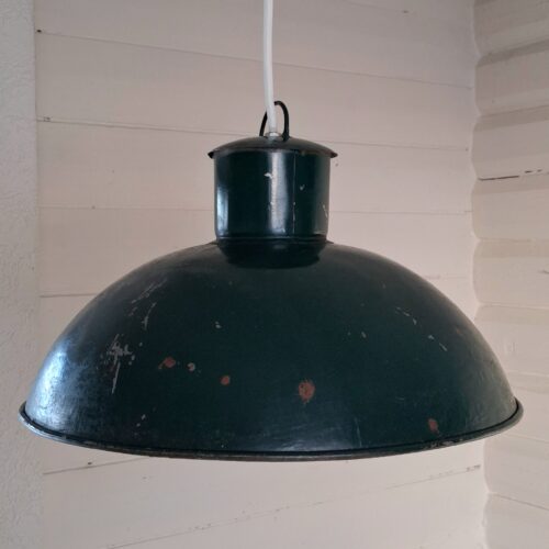 Flot grøn metal værkstedslampe med skøn patina