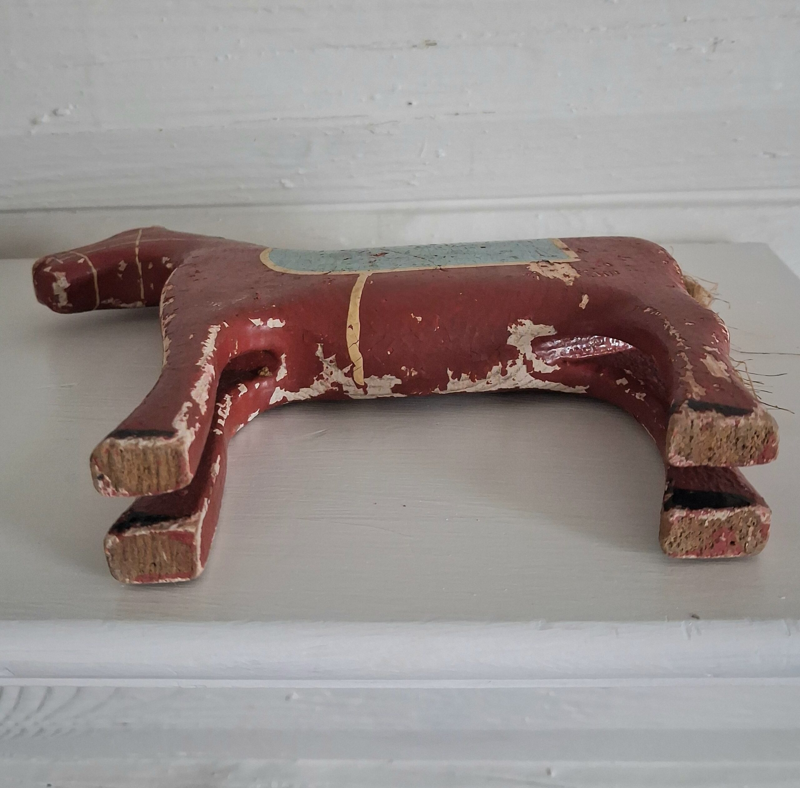 Flot gammel hest i træ