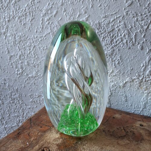 Skøn brevpresse med flot kerne i smukt glas