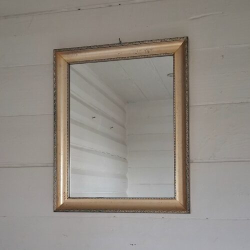 Fint spejl med guld ramme – i fin stand