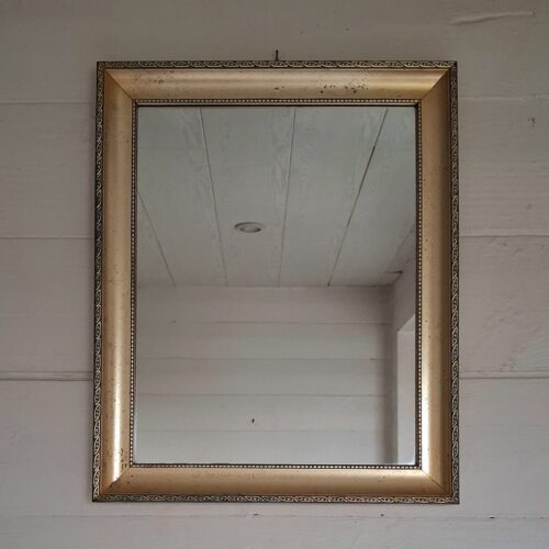 Fint spejl med guld ramme – i fin stand