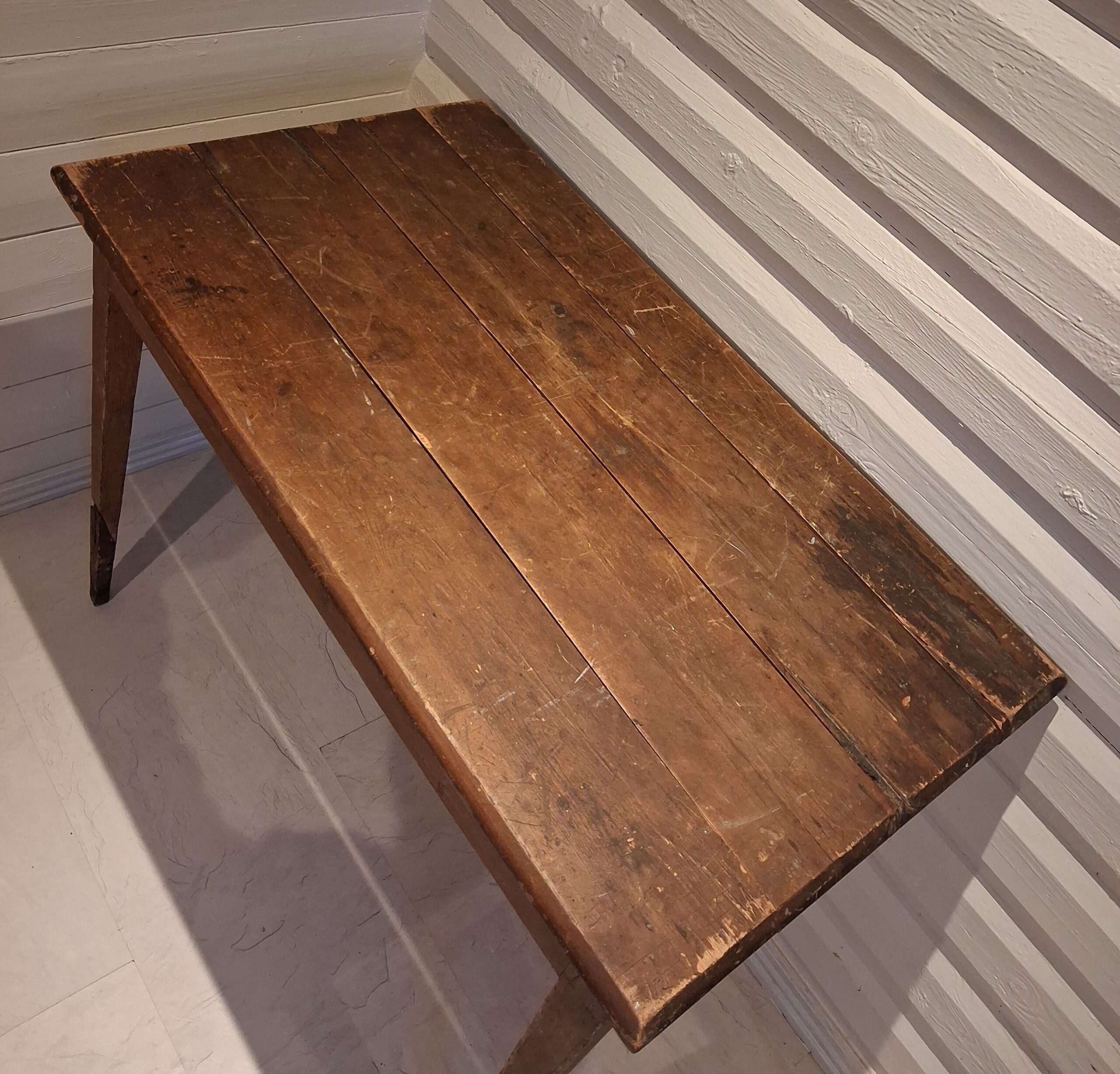 Flot antikt svensk bord
