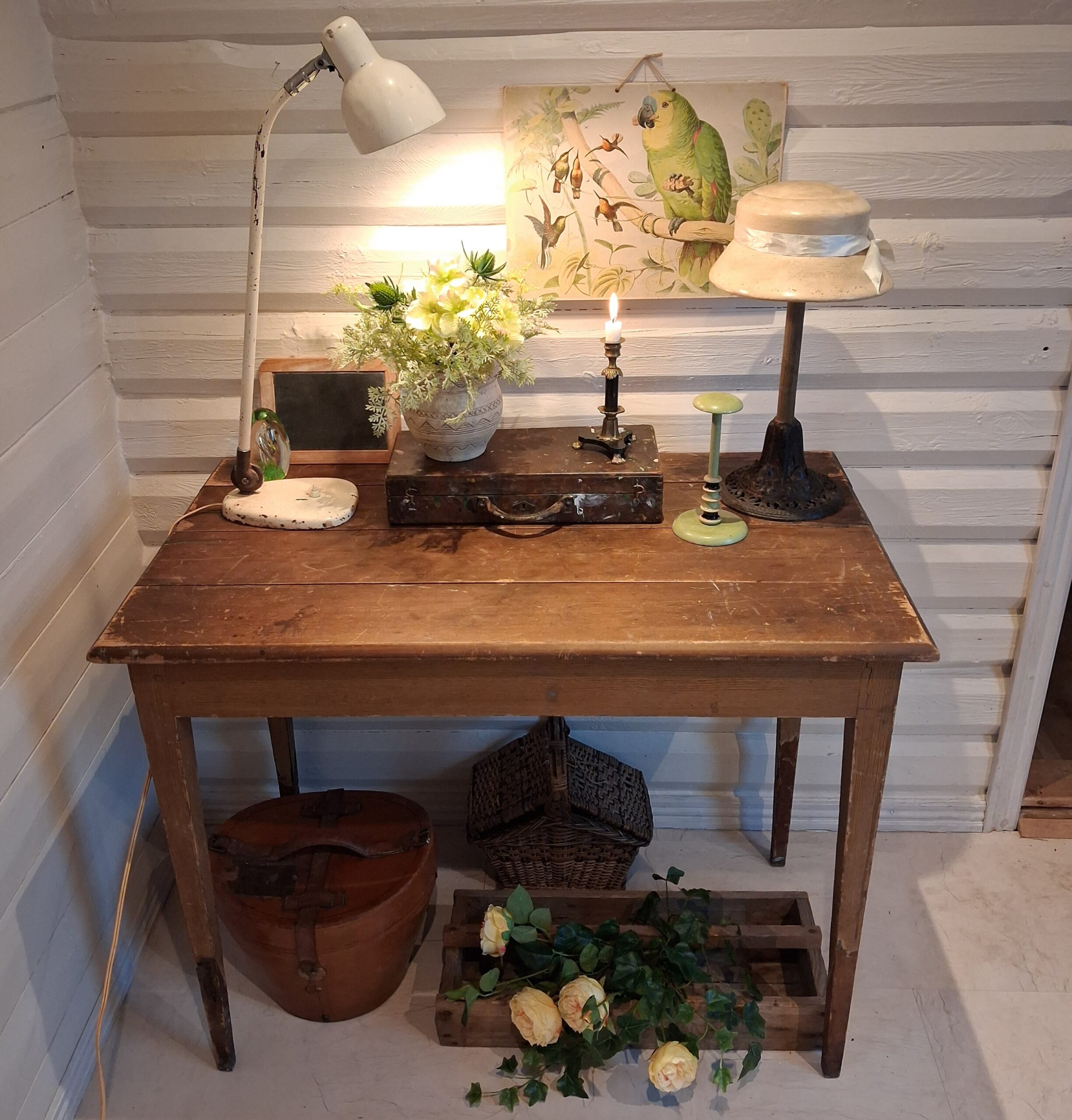 Flot antikt svensk bord