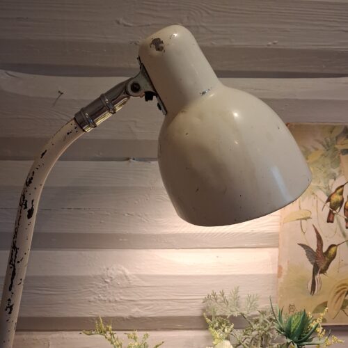 Flot vintage bordlampe – med skøn patina