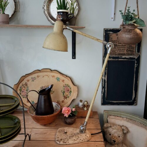 Flot vintage bordlampe – med skøn patina