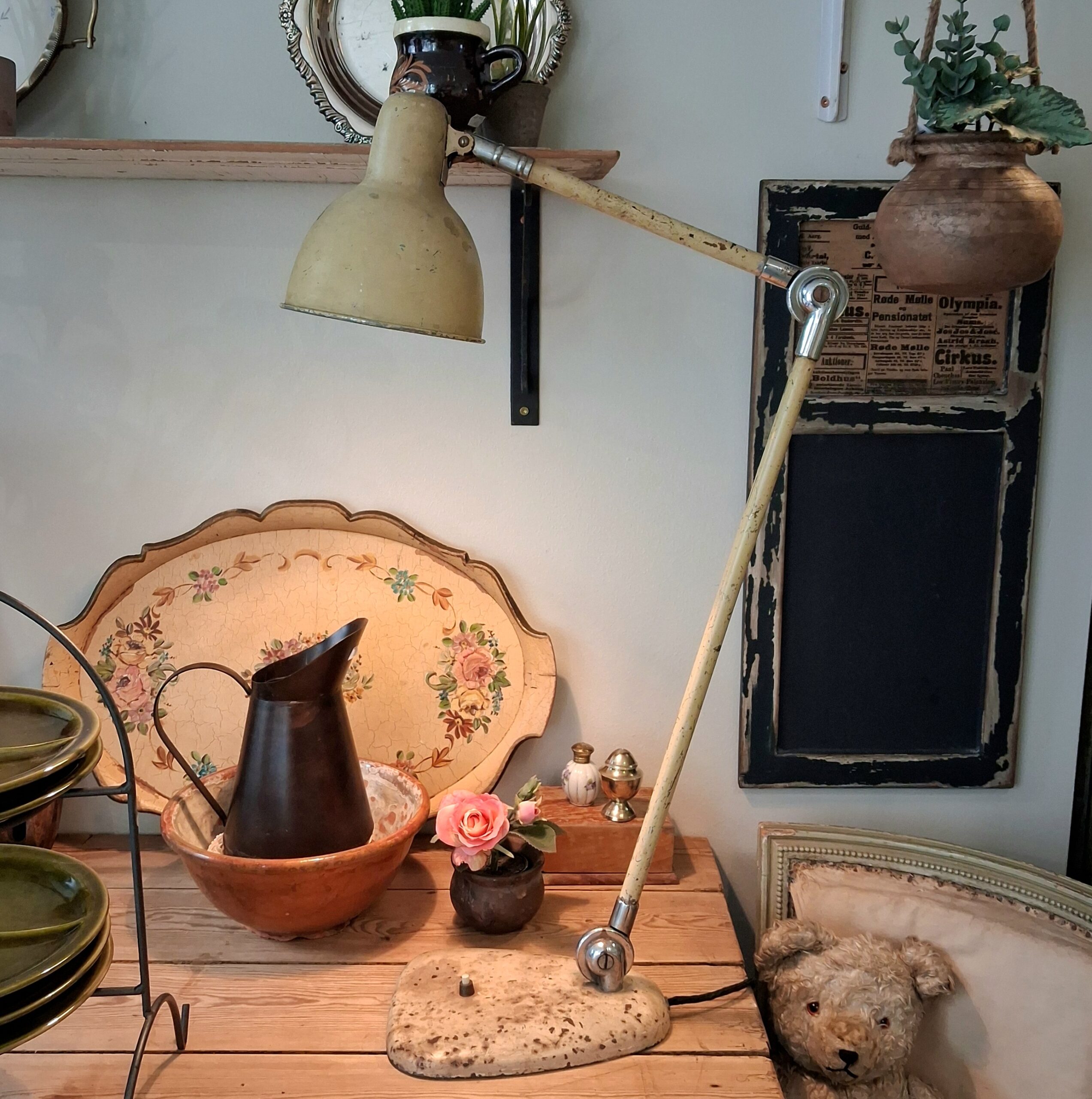 Flot vintage bordlampe med skøn patina
