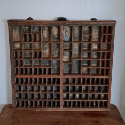 Flot rustik gammel sættekasse med fin patina