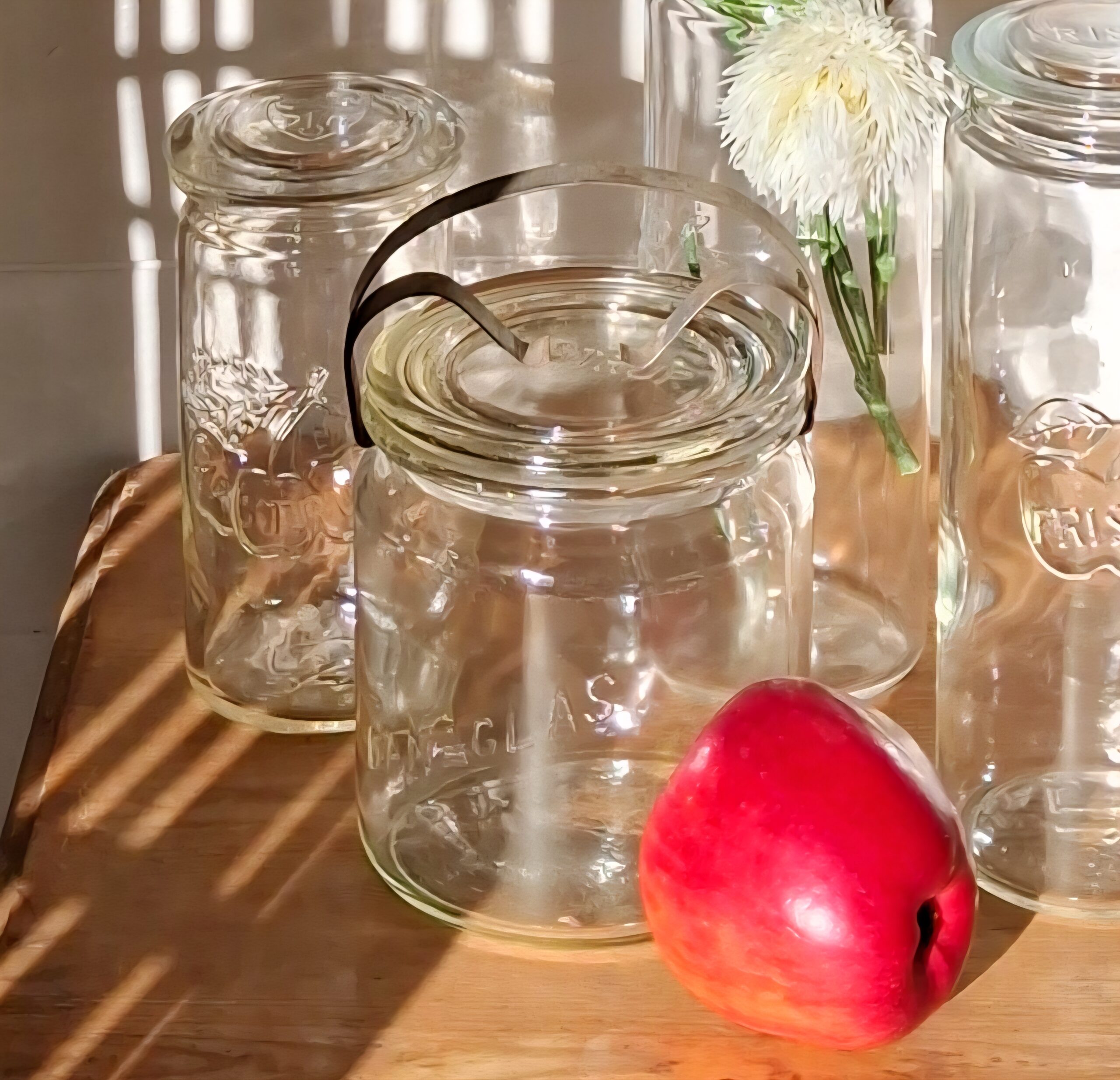 Flot gammelt sylteglas med låg og bøjle