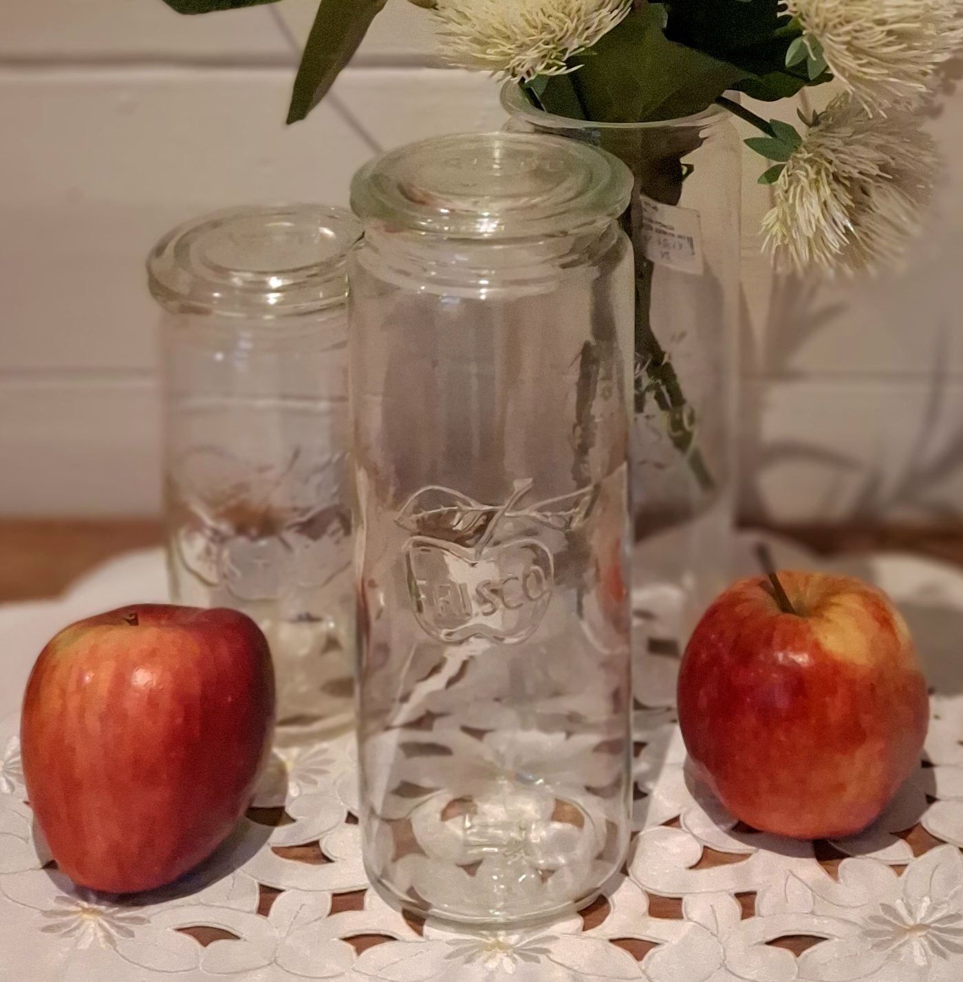 Flot gammelt sylteglas med låg