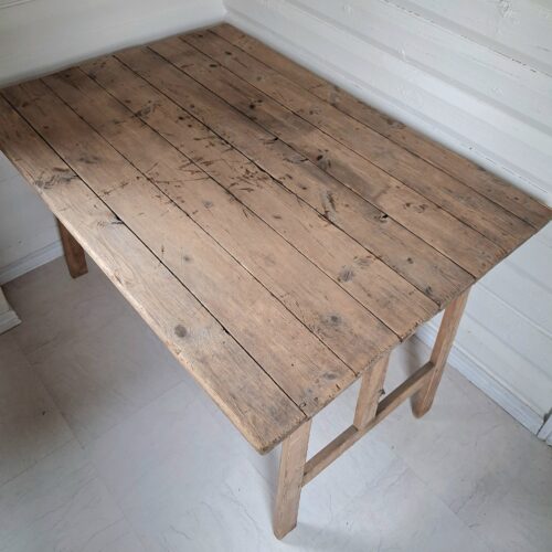 Rustikt gammelt klapbord med skøn patina