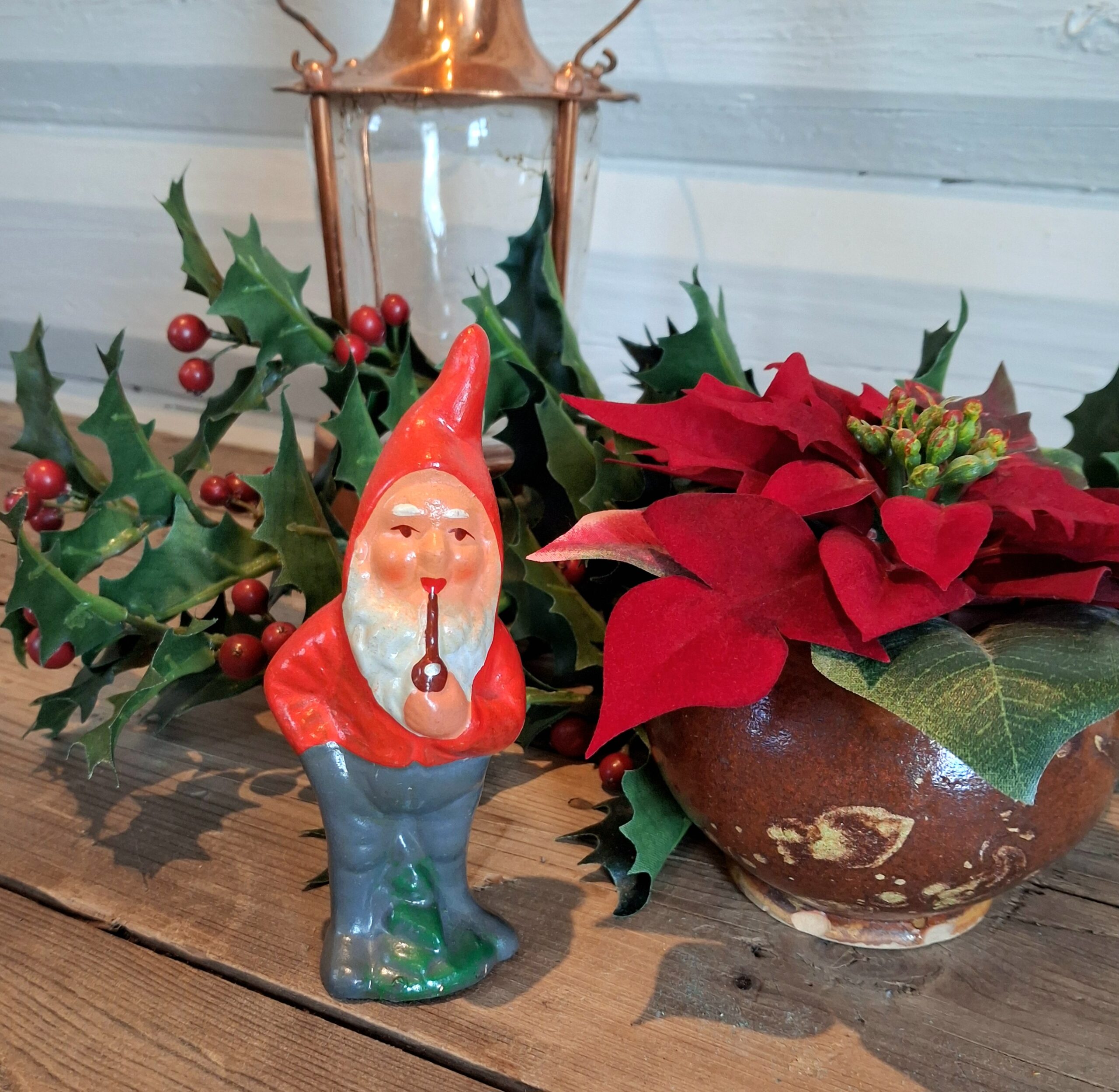 Den sødeste antikke nisse med pibe - i flot stand