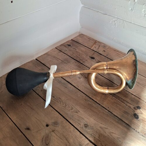 Stort flot messing båt horn – med skøn patina