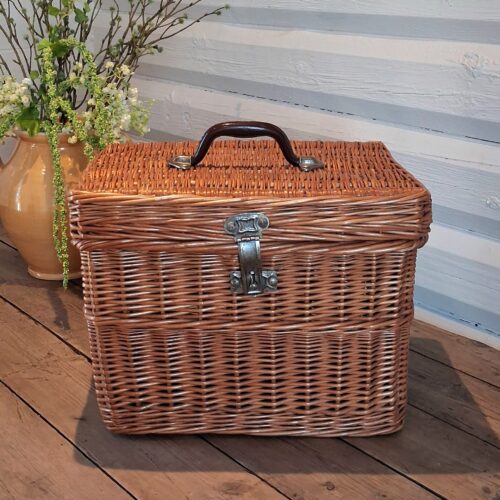Flot lille vintage kurvekuffert – i rigtig flot stand