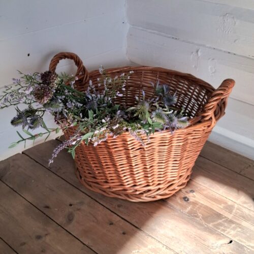 Flot kurv med hanke i fin stand