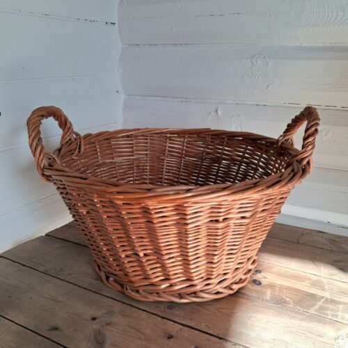 Flot kurv med hanke i fin stand