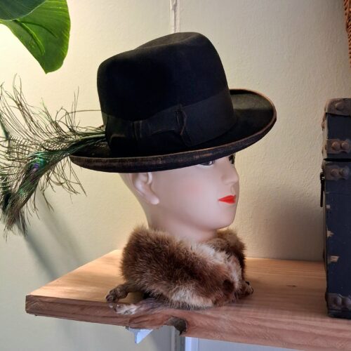 Fint paryk hoved / hattehoved med elegant udtryk