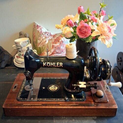 Gammel symaskine med håndsving – Köhler i flot stand