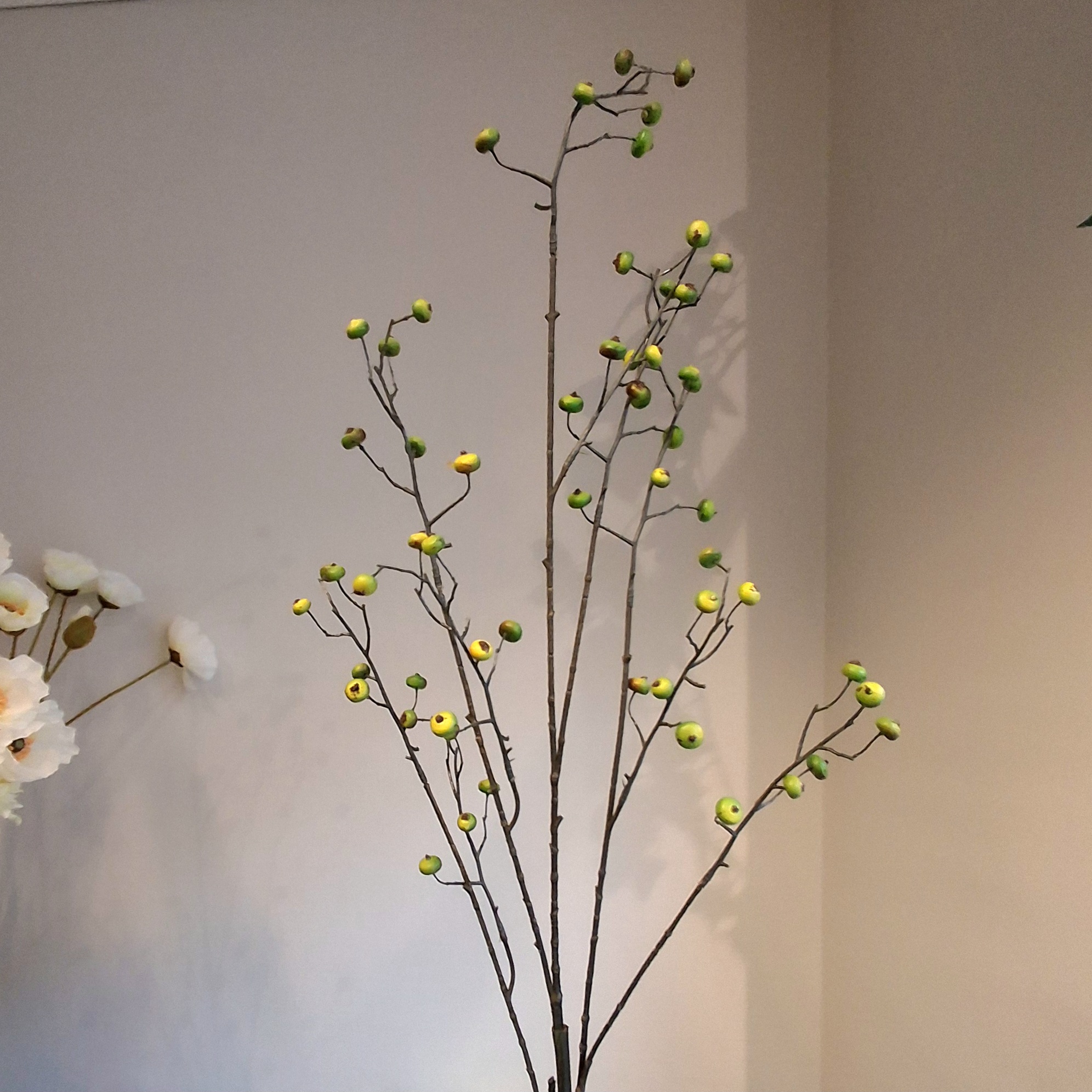 Stor bærgren med grøn/gule bær 118 cm høj