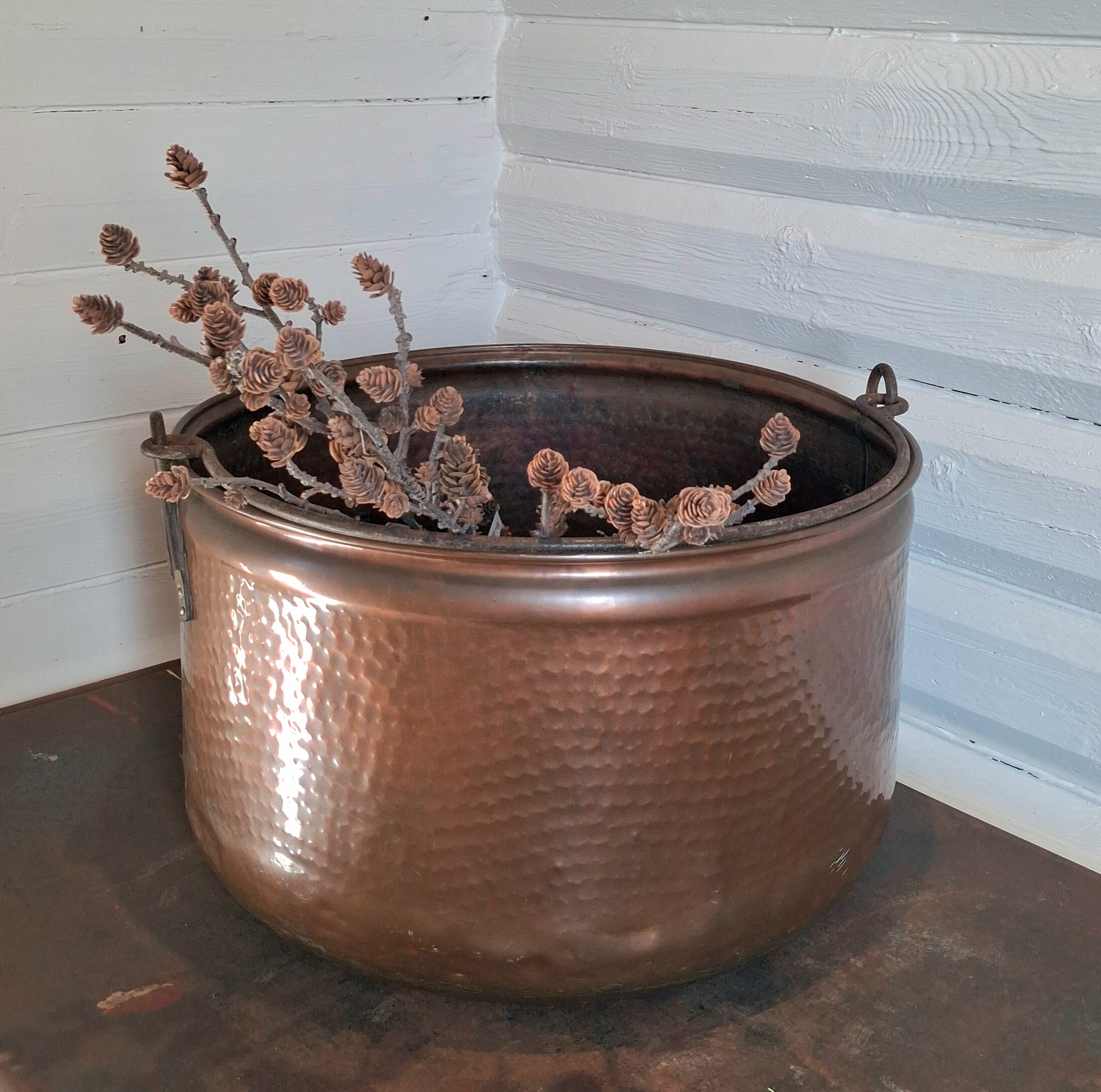 Stor kobber spand med hank - brændespand