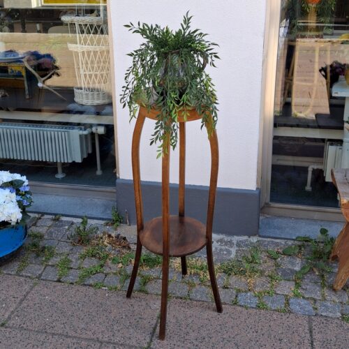 Fint højt blomster bord i træ med hylde