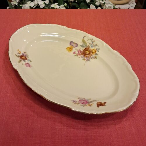 Sødt lille ovalt porcelæns fad i flot stand