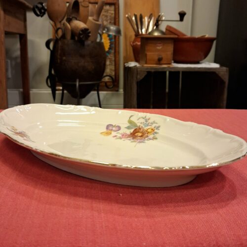 Sødt lille ovalt porcelæns fad i flot stand