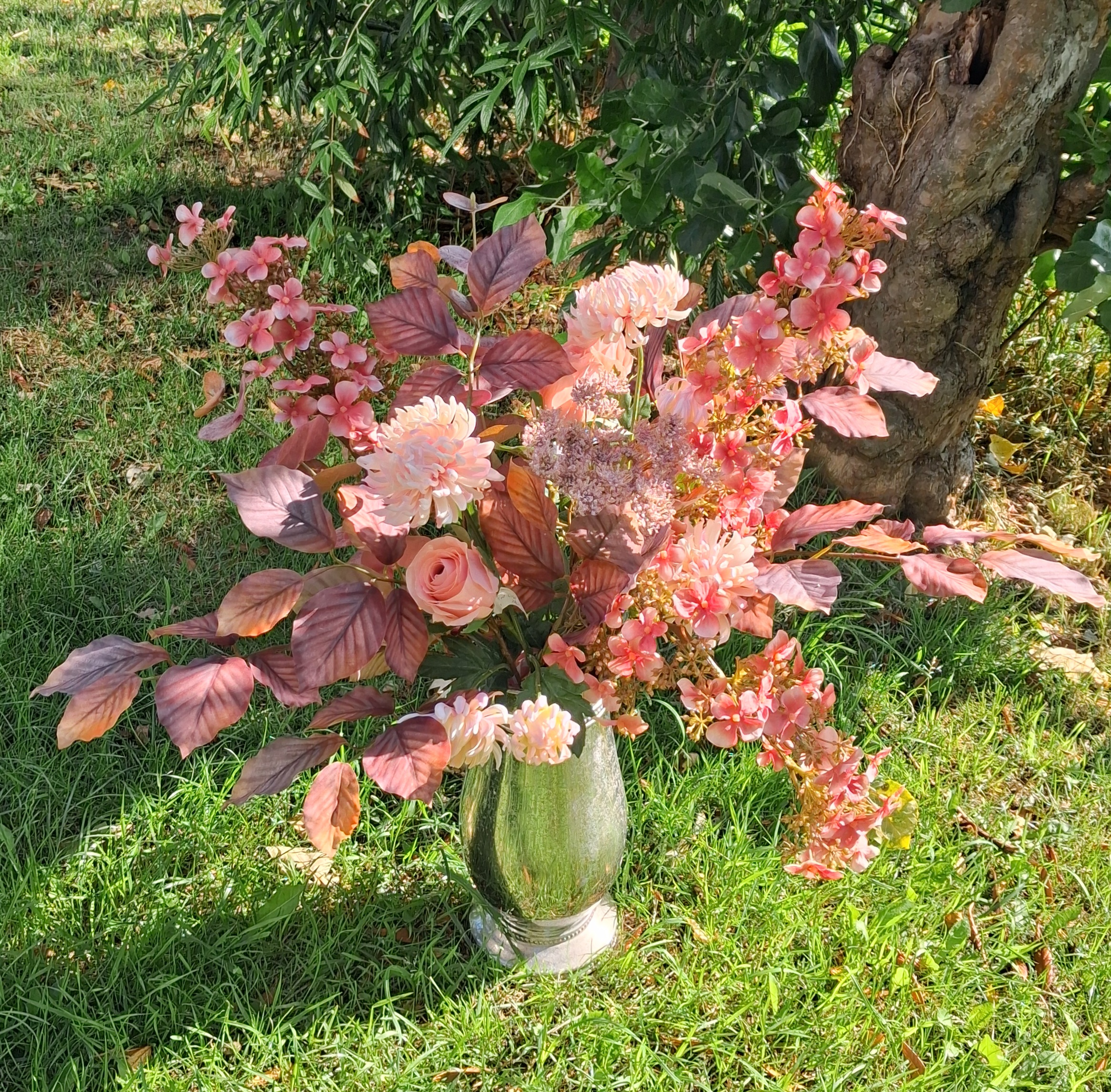 Smuk buket med kunstige blomster