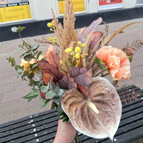 Smuk buket med Mimose og Valmue
