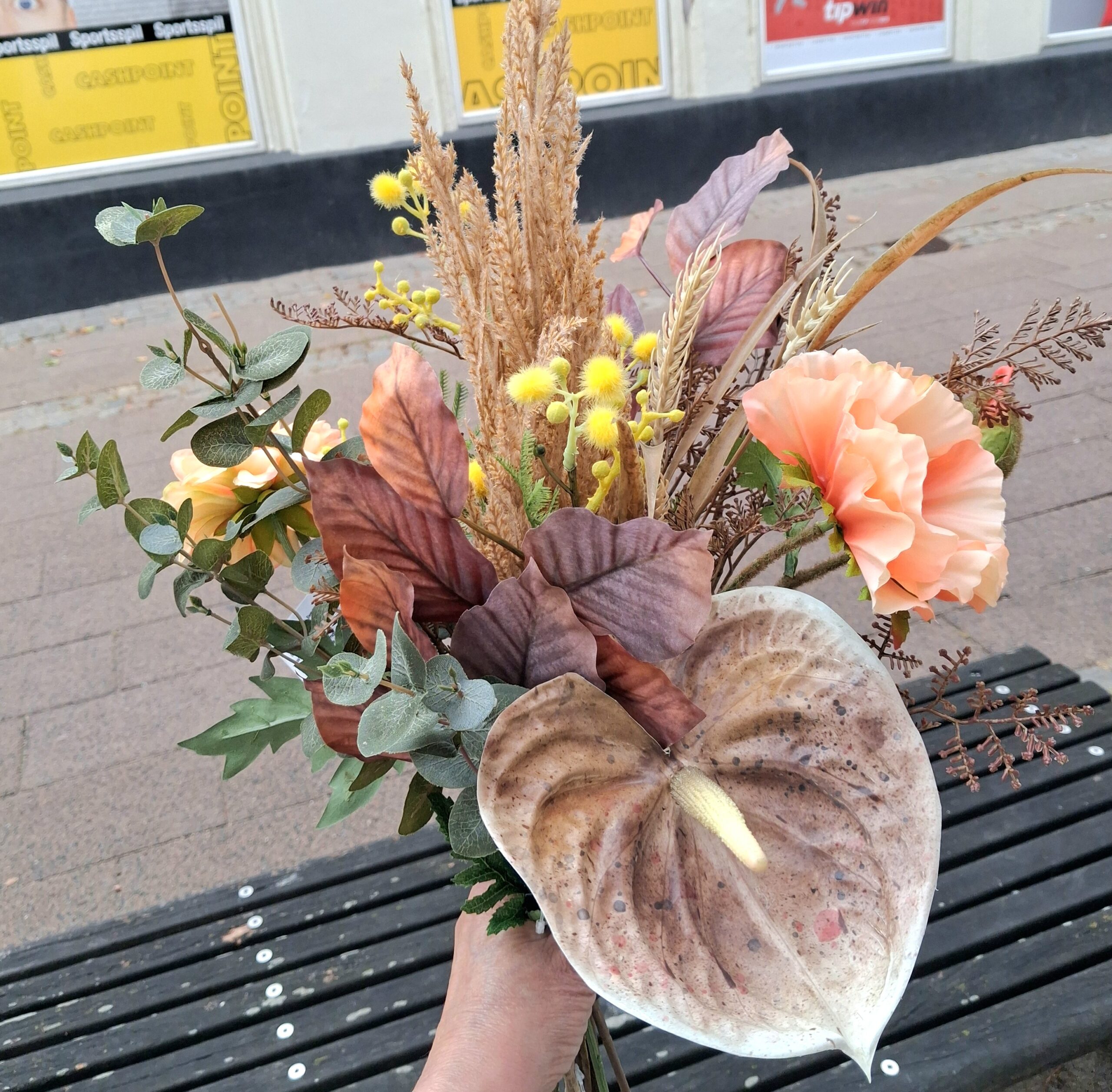 Smuk buket med Mimose og Valmue