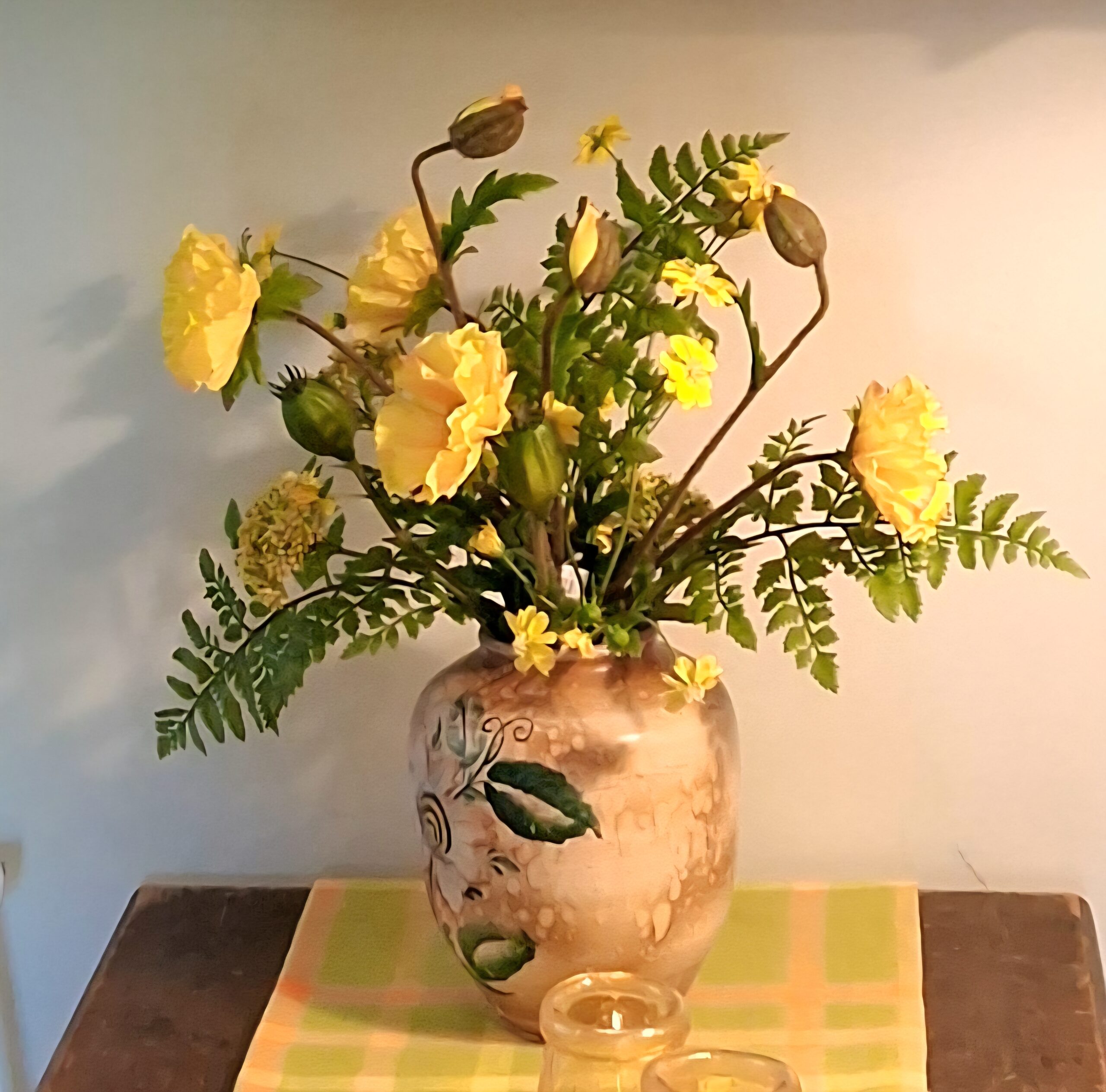 Den smukke buket i den gamle blomster krukke