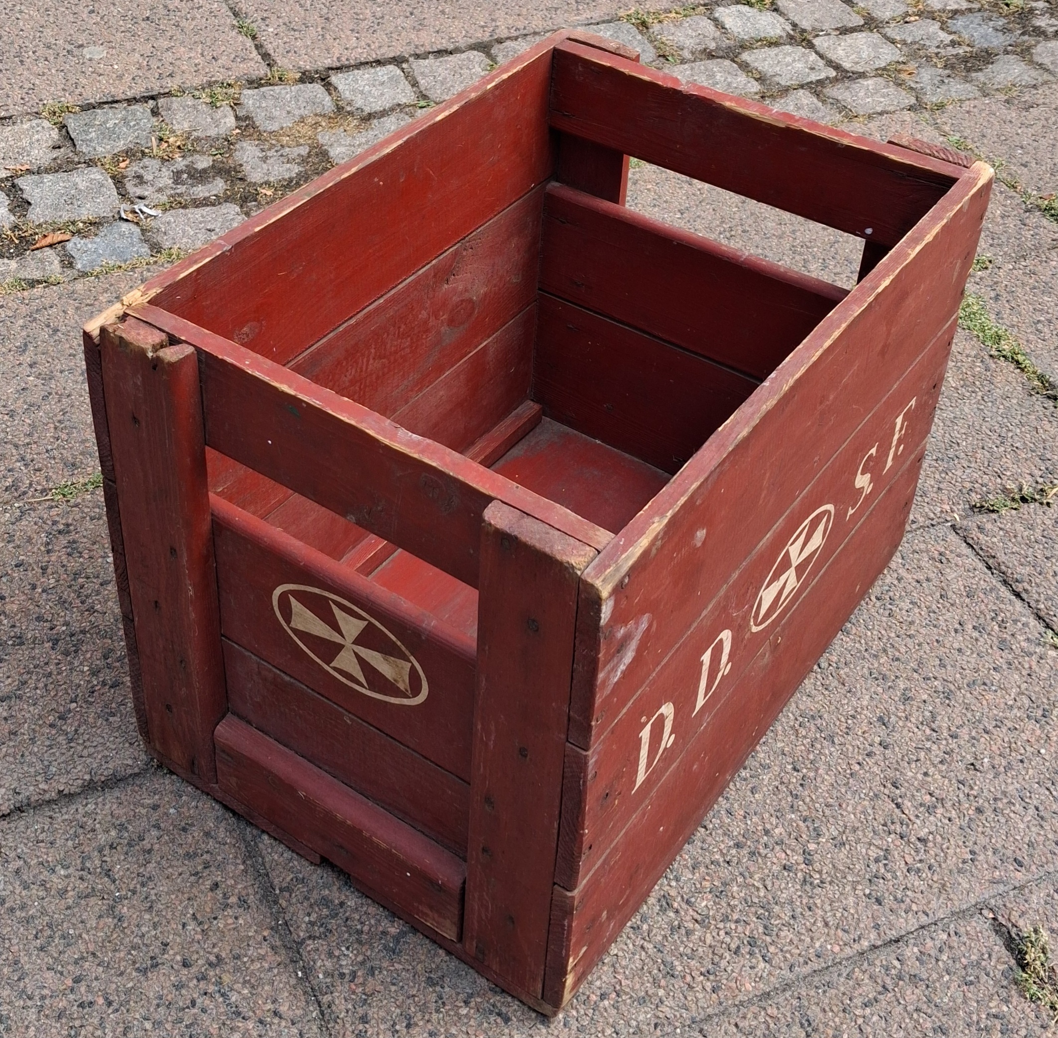 Rustik DDFS trækasse med logo i flot stand