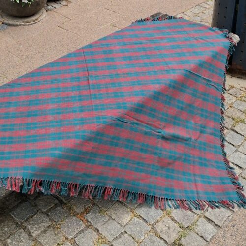 Flot retro dug i grønne/røde tern med frynser