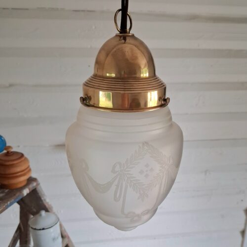 Smuk gammel loftlampe i glas og messing med ny stofledning