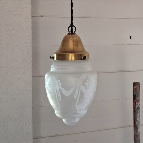 Smuk gammel loftlampe i glas og messing med ny stofledning